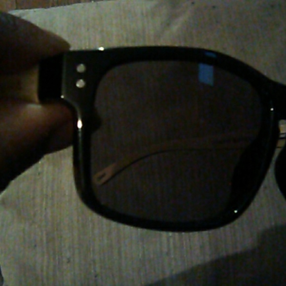 👓 - Picture 3 of 4